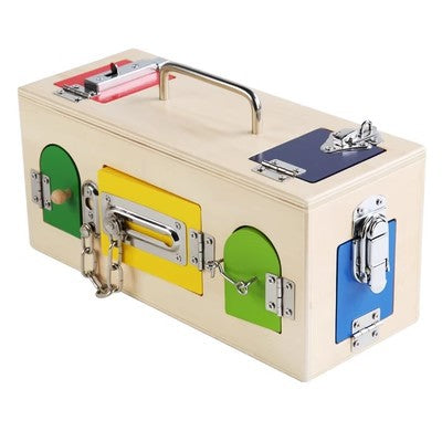 Montessori De madera Treasure Box con 10 Latch y Lock Doors - Engaging Aprendizaje Juguete